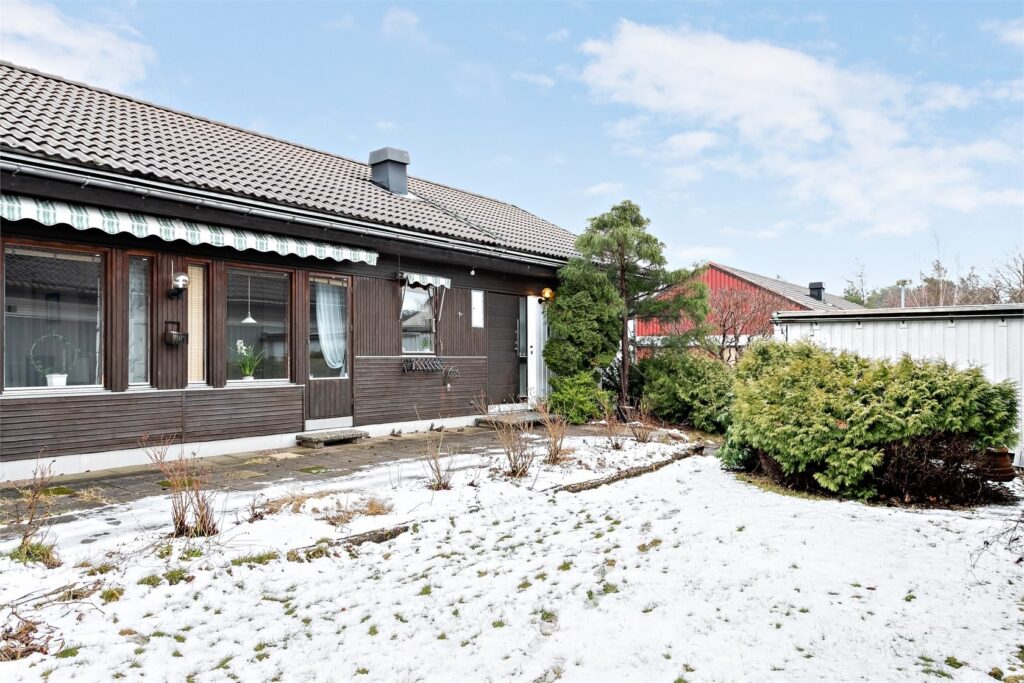 23. Fasadputsning Tegelfasad Villa Ystad Edvinshem Akesholm.jpg